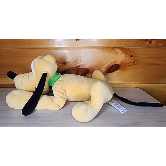 Disneyland Floppy Laying Down 15" Pluto With Green Collar - Picture 12 of 16